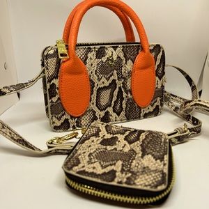 Mini bags Steve Madden. Color imitation python, orange et Gold, intérieur noir.